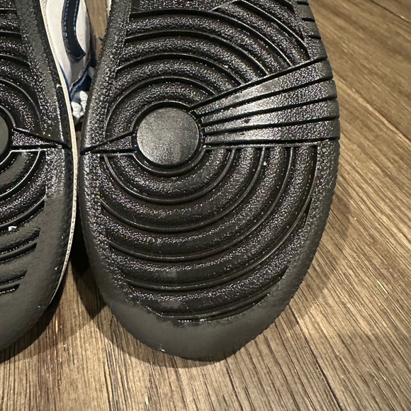 Kids Jordan Retro 1 - Picture 11 of 13